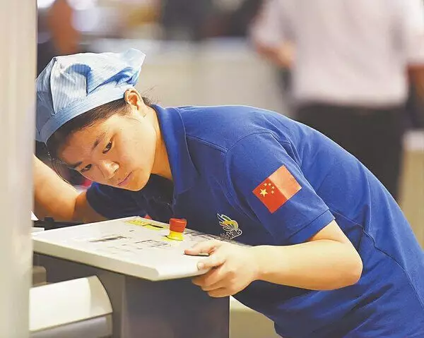 重振东方古国印刷技术——记印刷媒体技术项目银牌获得者张淑萍 重振东方古国印刷技术——记印刷媒体技术项目银牌获得者张淑萍